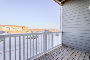Property grounds - Landing | Chic 1BD, Gym, Pool (San Marcos)