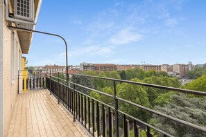 Property grounds - Modern and cozy penthouse for independent living with all amenities. (Milano)
