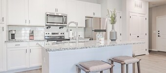 Landing | Modern 1BD, Gym, Pool