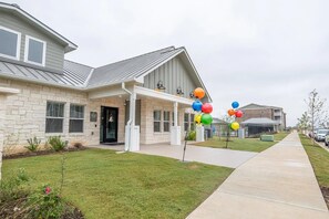 Exterior - Landing | Stylish 1BD, Clubhouse, Gym (San Marcos)