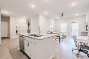 Interior - Landing | Stylish 1BD, Clubhouse, Gym (San Marcos)