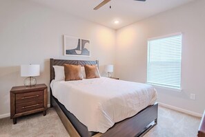 1 bedroom, desk, iron/ironing board, WiFi - Landing | Modern 1BD, Gym, Pool (San Marcos)