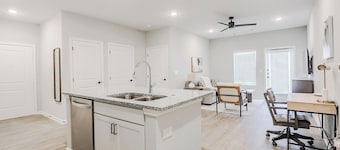 Landing | Modern 1BD, Pool, Gym