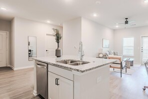 Interior - Landing | Incredible 1BD, Pool, Gym (San Marcos)