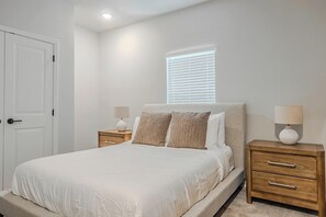 2 habitaciones, escritorio, tabla de planchar con plancha y wifi 