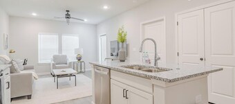 Landing | Incredible 1BD, Pool, Gym