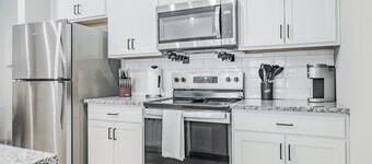 Landing | Modern 2BD, Clubhouse, Pool