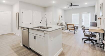 Landing | Amazing 1BD, Pool, Clubhouse