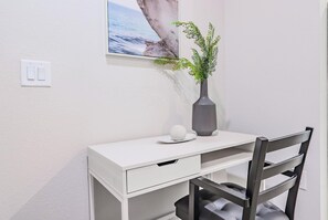 Interior - Landing | Stunning 1BD, Pool, Clubhouse (San Marcos)