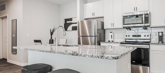 Landing | Incredible 2BD, Pool, Clubhouse