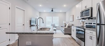 Landing | Spectacular 1BD, Gym, Pool