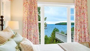 Room - Garrett Bay View Cottage · 3 Acres · Fireplace (Ellison Bay)
