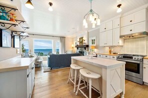 Interior - Garrett Bay View Cottage · 3 Acres · Fireplace (Ellison Bay)