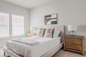 Room - Landing | Chic 2BD, Clubhouse, Gym (San Marcos)