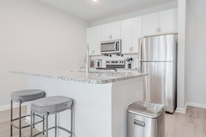Private kitchen - Landing | Chic 2BD, Clubhouse, Gym (San Marcos)