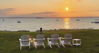 WATERFRONT Cottage ON THE BAY– Stunning Views & Steps to Beach, Park & Bike Path