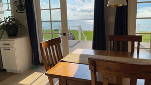 Dining - WATERFRONT Cottage ON THE BAY– Stunning Views & Steps to Beach, Park & Bike Path (Bristol)