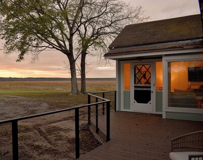 Cozy 2 Bedroom Cottage in serene Hosston