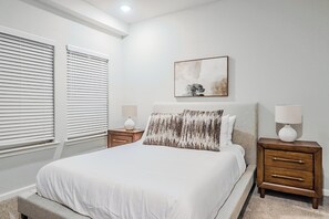 1 bedroom, desk, iron/ironing board, WiFi - Landing | Spectacular 1BD, Clubhouse, Pool (San Marcos)