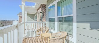 Landing | Beautiful 1BD, Gym, Pool