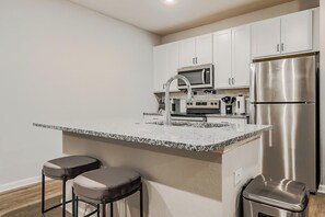 Private kitchen - Landing | Spectacular 2BD, Clubhouse, Gym (San Marcos)