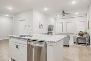 Interior - Landing | Spectacular 2BD, Clubhouse, Gym (San Marcos)