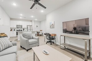 Living area - Landing | Spectacular 2BD, Clubhouse, Gym (San Marcos)