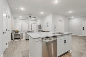Interior - Landing | Chic 2BD, Clubhouse, Pool (San Marcos)