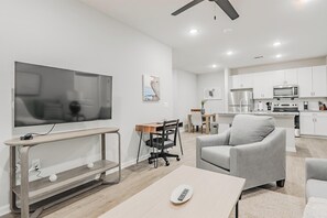 Interior - Landing | Chic 2BD, Clubhouse, Pool (San Marcos)