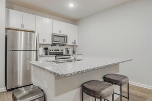 Fridge, dining tables - Landing | Chic 2BD, Clubhouse, Pool (San Marcos)