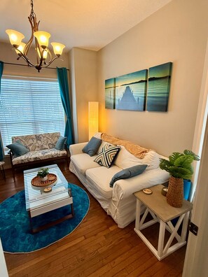 Living area - Bring the Crew! Lake Days + Big Space up to 10 (Sylvan Lake)