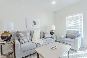Smart TV - Landing | Stunning 2BD, Gym, Clubhouse (San Marcos)