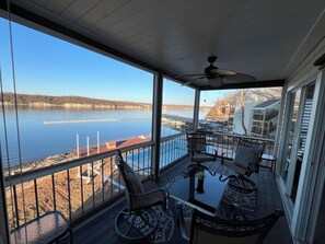 Outdoor dining - 3Bed2Bath Waterfront Condo - Alluring Main Channel and Pool Views! (Osage Beach)