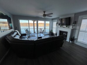 Smart TV - 3Bed2Bath Waterfront Condo - Alluring Main Channel and Pool Views! (Osage Beach)