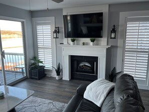 Smart TV - 3Bed2Bath Waterfront Condo - Alluring Main Channel and Pool Views! (Osage Beach)