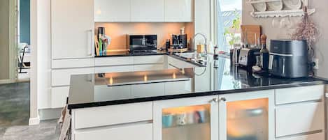 Kühlschrank, Herdplatte, Geschirrspüler