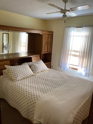 3 makuuhuonetta, silitysrauta/-lauta, internet, vuodevaatteet