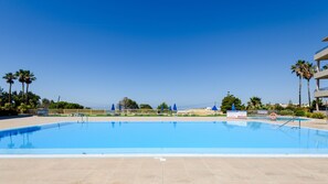 Outdoor pool - Super Beach Apartment w/ Pool in the private condominium of Quinta da Barracuda (Albufeira)