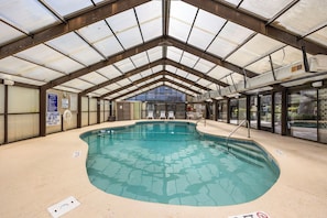 Indoor pool, outdoor pool - Condo with indoor & outdoor pools. 3 min walk to the beach! Shipwatch Pointe II (Myrtle Beach)