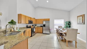 Maison, 4 chambres, piscine privée | Cuisine privée