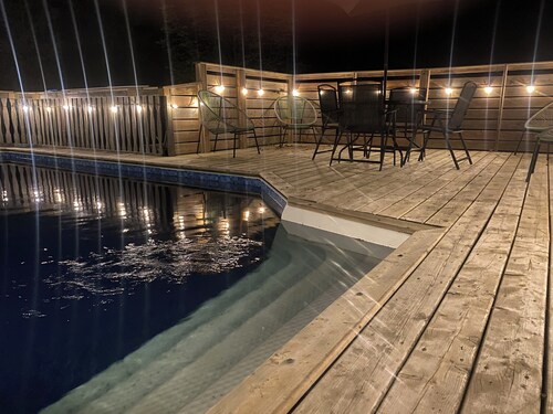 Cozy Bayfield Retreat • Pool & Hot Tub • Near Grand Bend • Lake Huron Nearby 2