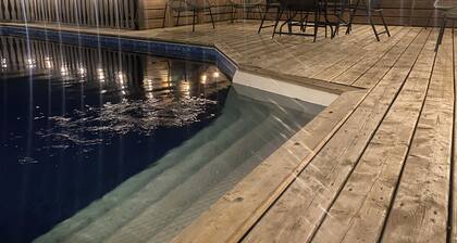 Cozy Bayfield Retreat • Pool & Hot Tub • Near Grand Bend • Lake Huron Nearby 2