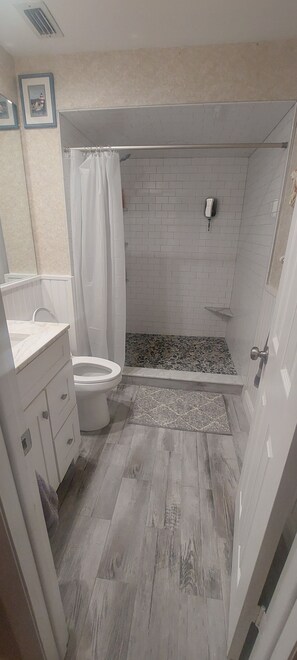 Shower, hair dryer - Cape Coral Casa: Pool + Lanai (Cape Coral)