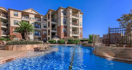 Landing | Incredible 2BD, Clubhouse