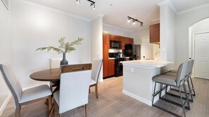 Dining - Landing | Chic 2BD, Clubhouse (Corpus Christi)
