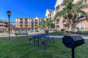 Outdoor dining - Landing | Chic 2BD, Clubhouse (Corpus Christi)