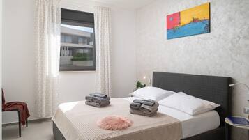 3 habitaciones, tabla de planchar con plancha, wifi y ropa de cama
