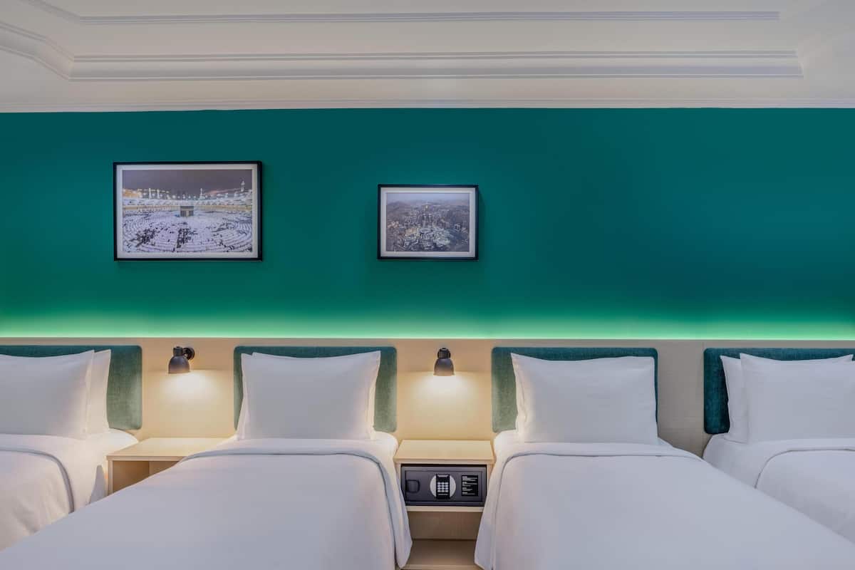 Minibar, màn/rèm cản sáng, bộ trải giường 