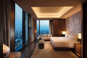 套房, 1 張特大雙人床 (Conrad) | 羽絨被、迷你吧、客房內保險箱、遮光布/窗簾