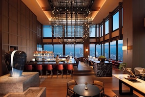 2 bars/lounges - Conrad Nagoya (Nagoya)